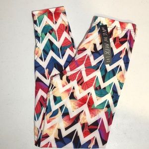 NWT New Mix Leggings Floral Chevron One Size